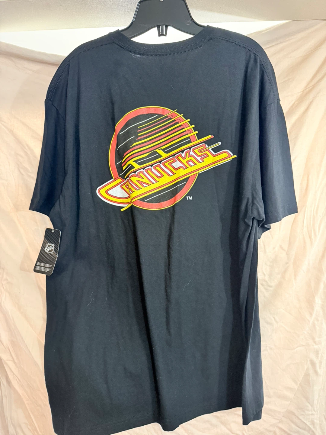 BNWT Vancouver Canucks T-Shirt - Retro Flying Skate Logo - photo 2