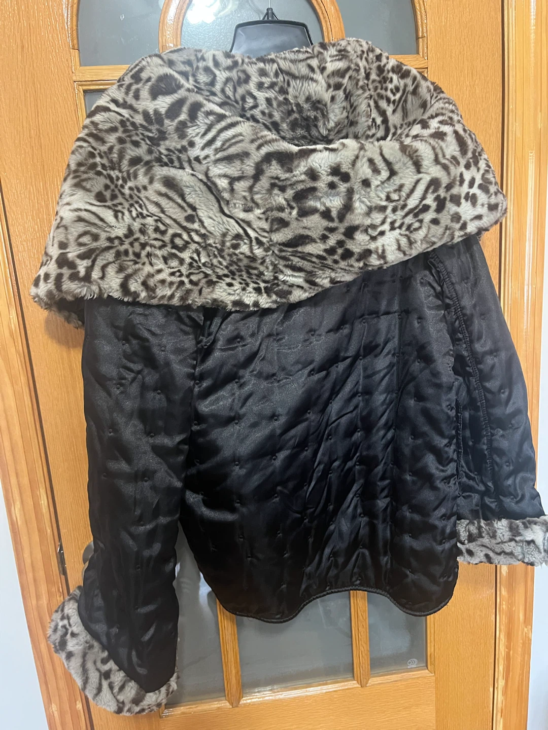 Black Quilted Jacket with Leopard Faux Fur Collar - photo 3