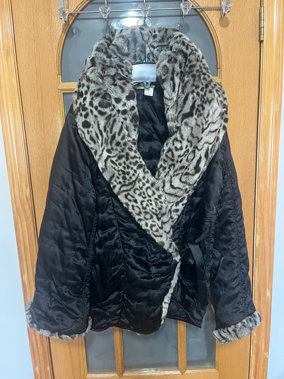 Black Quilted Jacket with Leopard Faux Fur Collar - photo 4