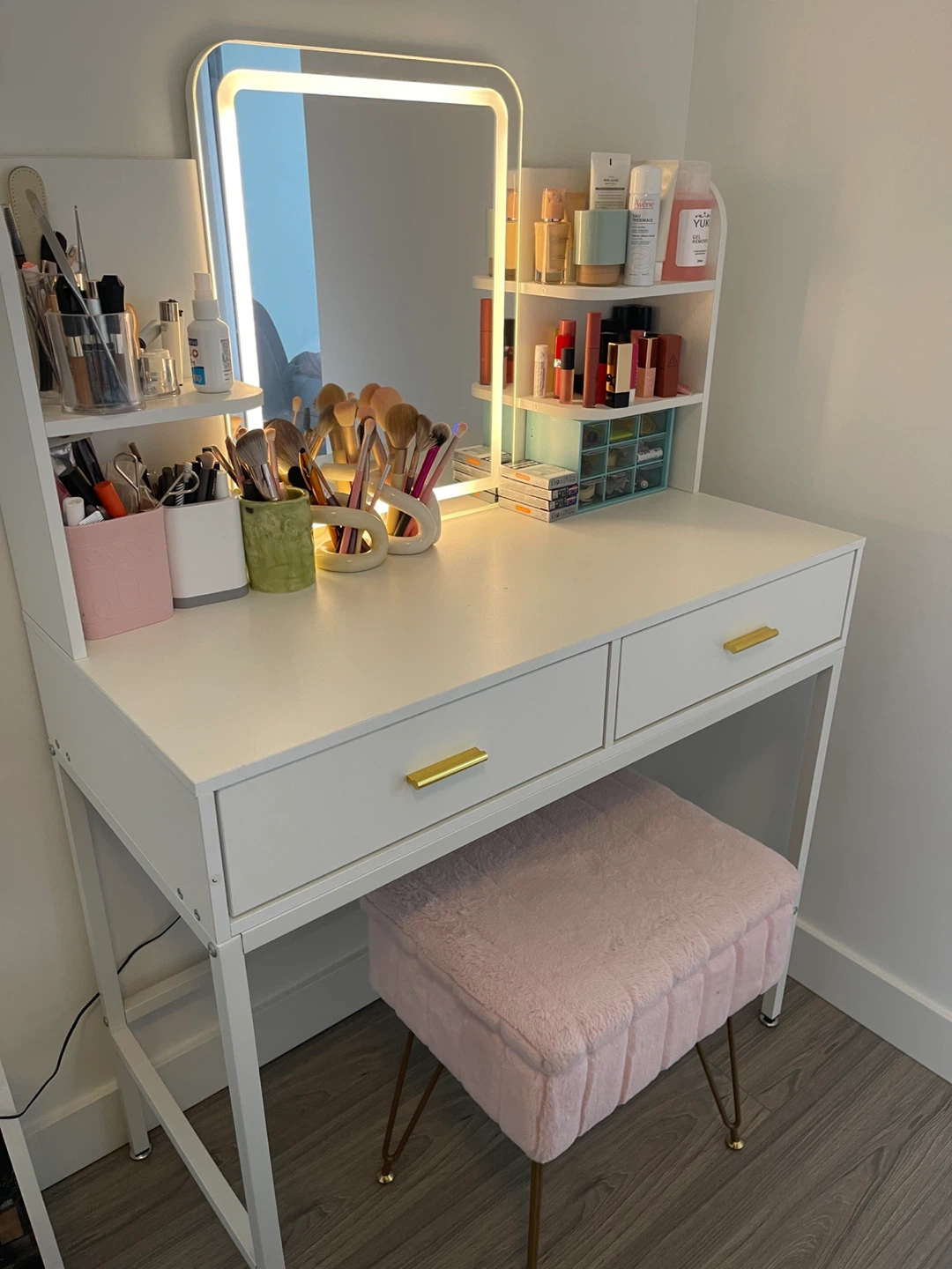 White vanity table with LED mirror - photo 2
