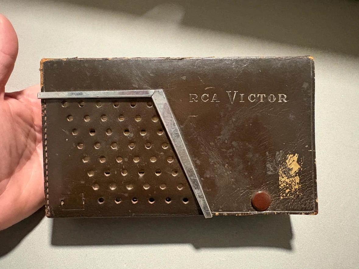 Vintage RCA Victor Transistor Radio