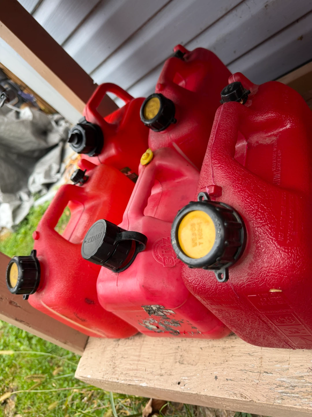 Set of 5 Red Gasoline Cans- all for 20$
