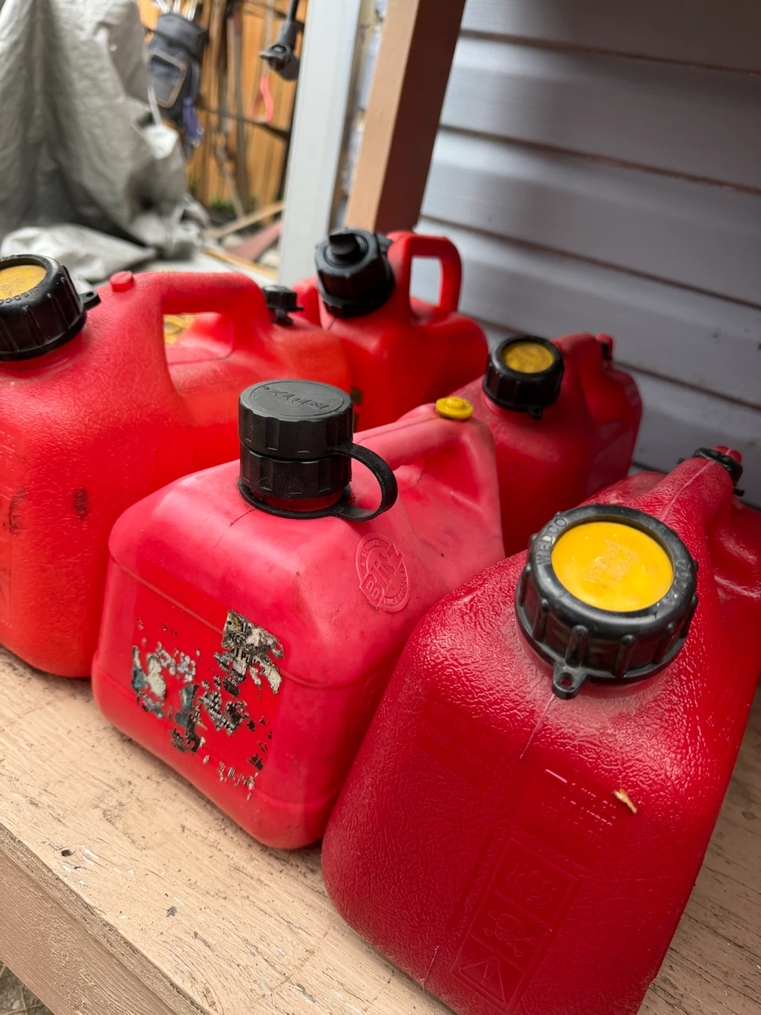 Set of 5 Red Gasoline Cans- all for 20$ - photo 4