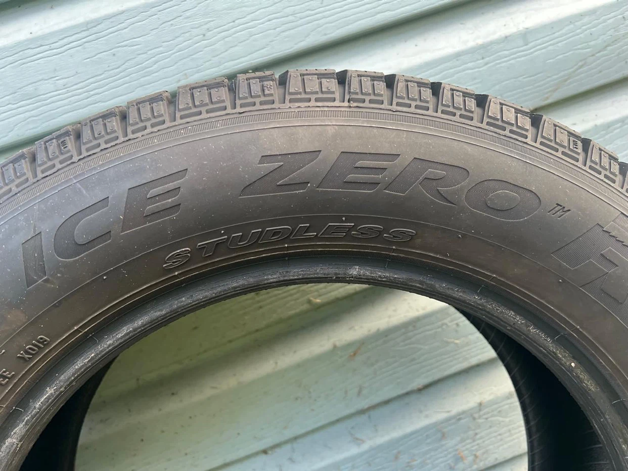 Pirelli Ice Zero Studless Tire 215/65 R17