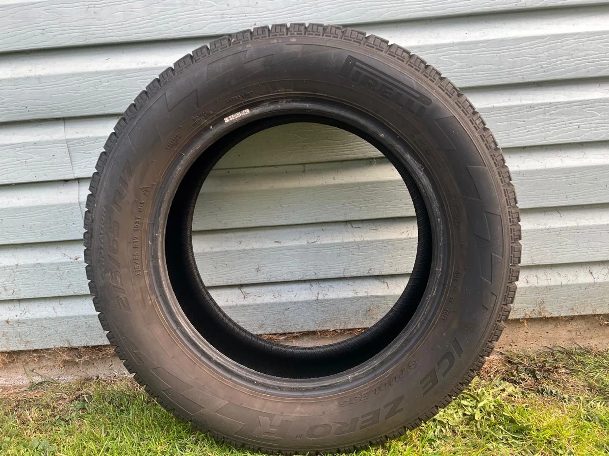 Pirelli Ice Zero Studless Tire 215/65 R17 - photo 3