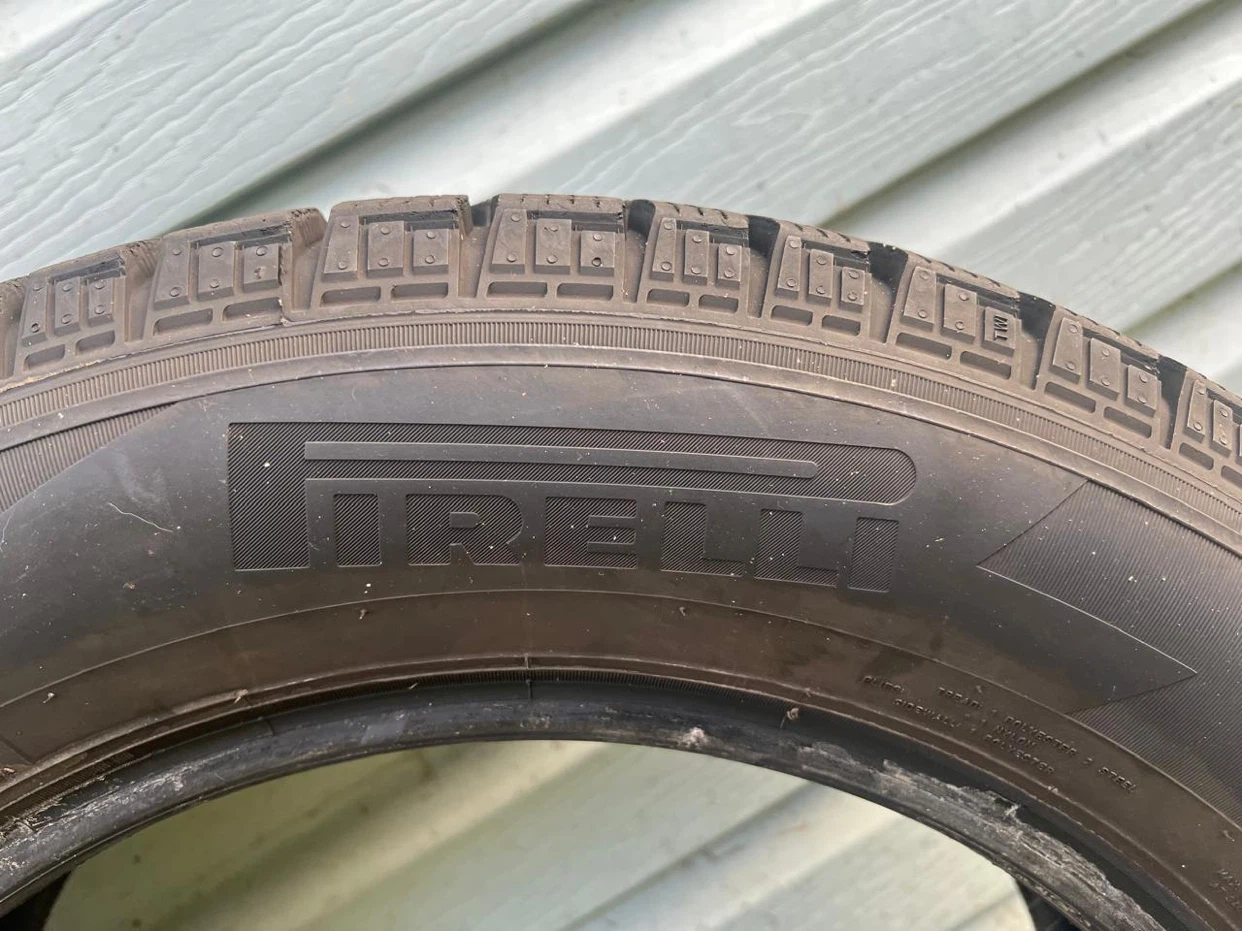 Pirelli Ice Zero Studless Tire 215/65 R17 - photo 4