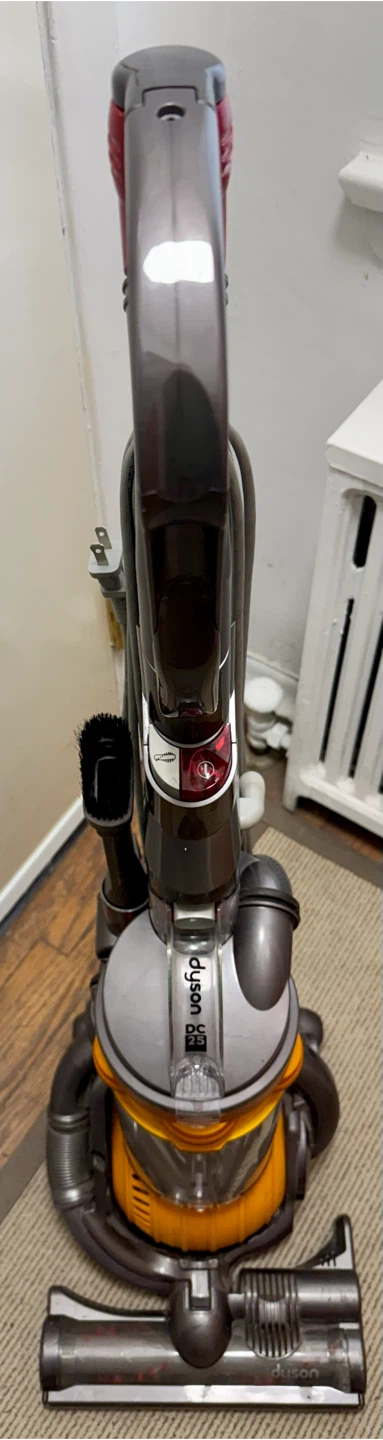 Dyson DC25 Upright Vacuum - photo 3