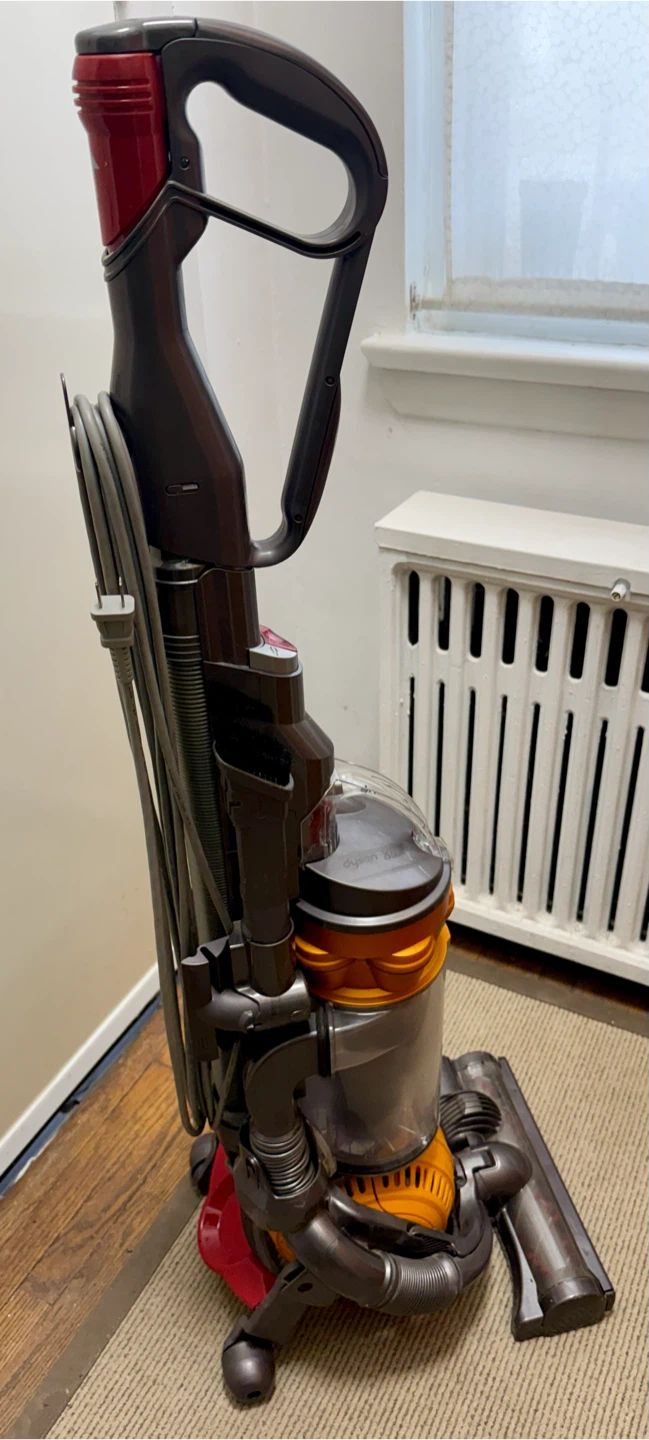 Dyson DC25 Upright Vacuum - photo 4