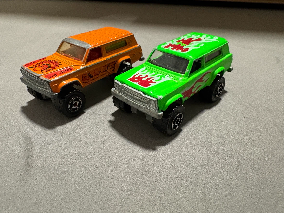 Collection of 13 Vintage Majorette Cars & Trucks - photo 2