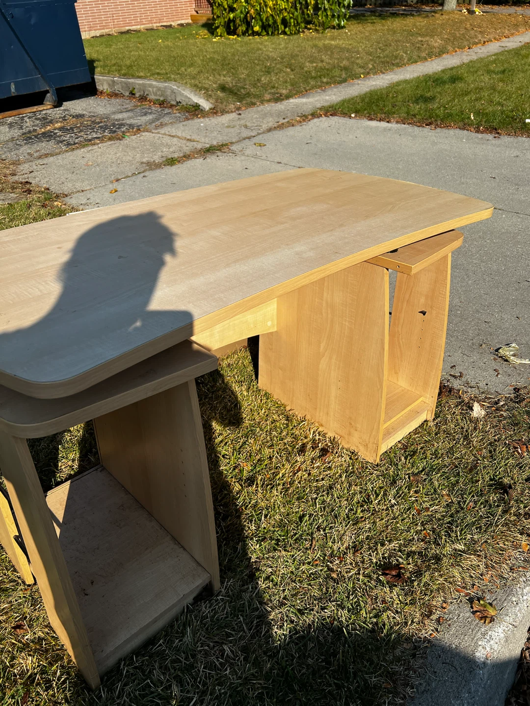 Furniture - Desks, chairs, hutch - photo 5