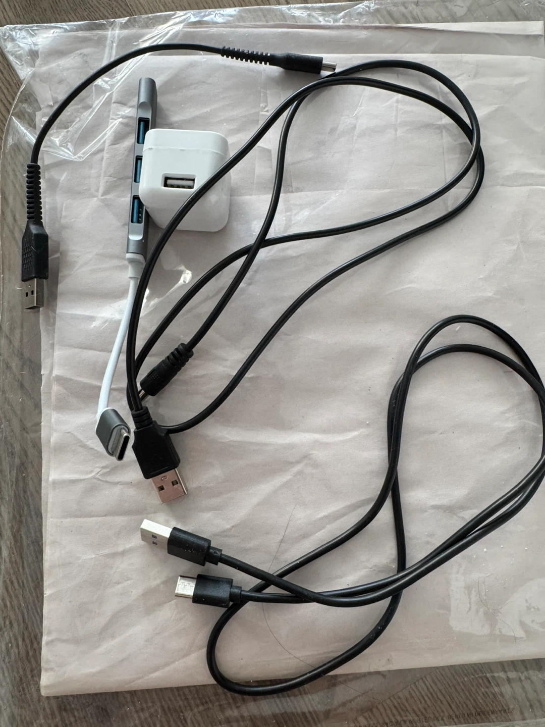 bundle USB Hub, Power Adapter and Charging Cables Set