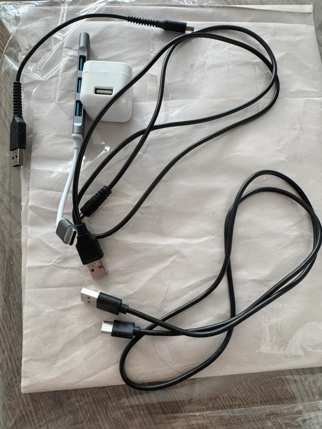 bundle USB Hub, Power Adapter and Charging Cables Set - photo 2