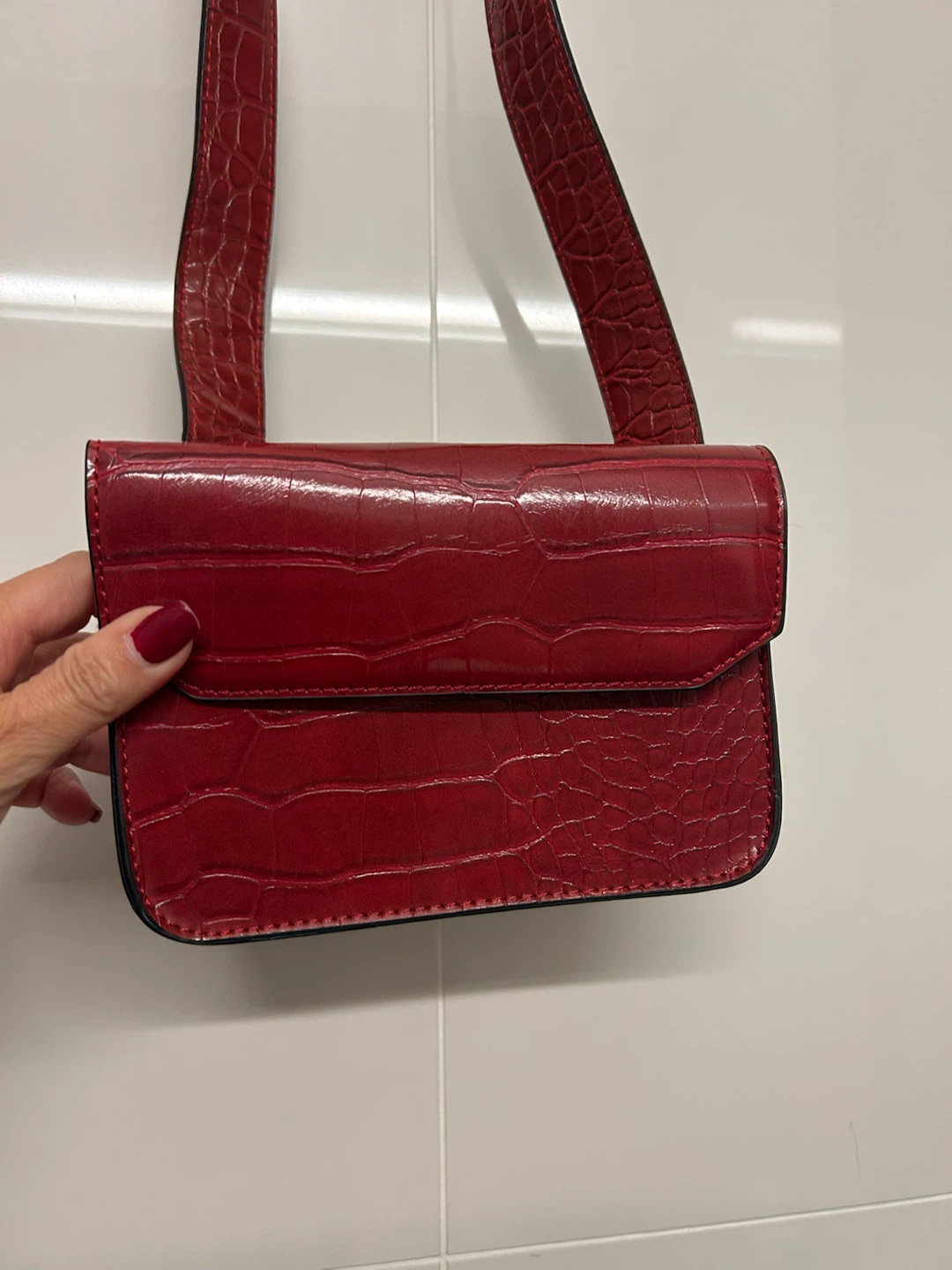Red Croc-Embossed Belt Back leather Prune ( Argentina )