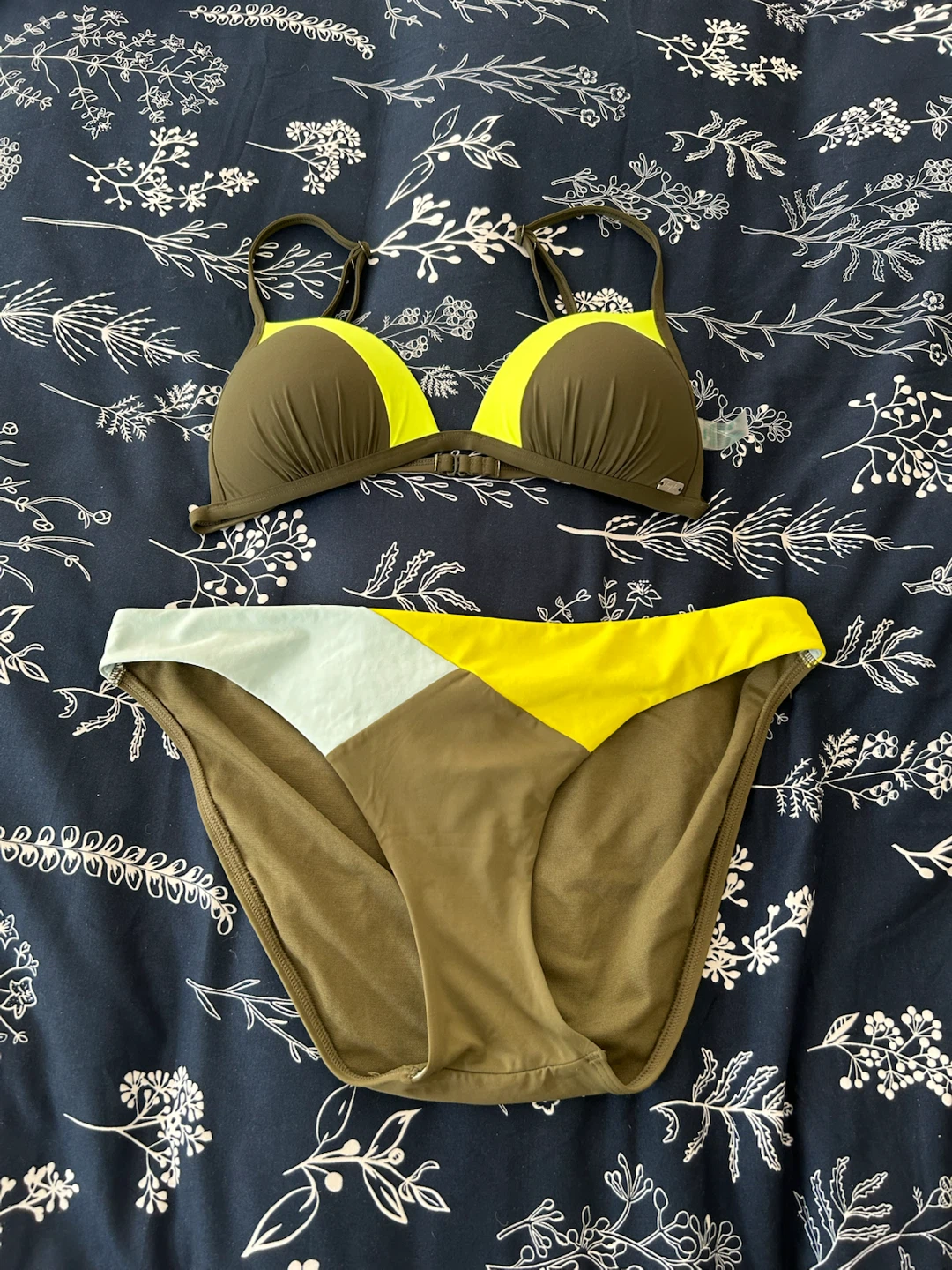 La Vie En Rose - Two-Piece Bikini Set - Free