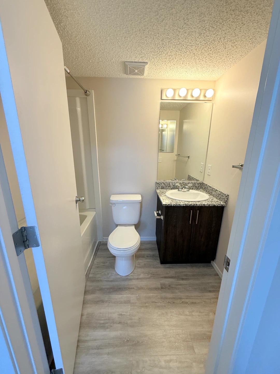 2 Bedroom 1 Bathroom - photo 2