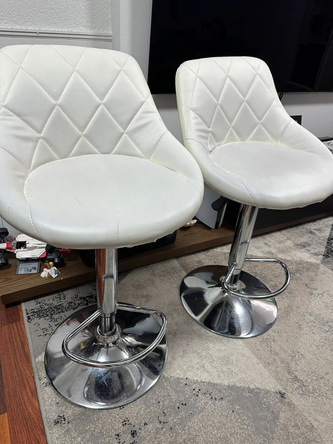Set of Two White Tufted Bar Stools - photo 2
