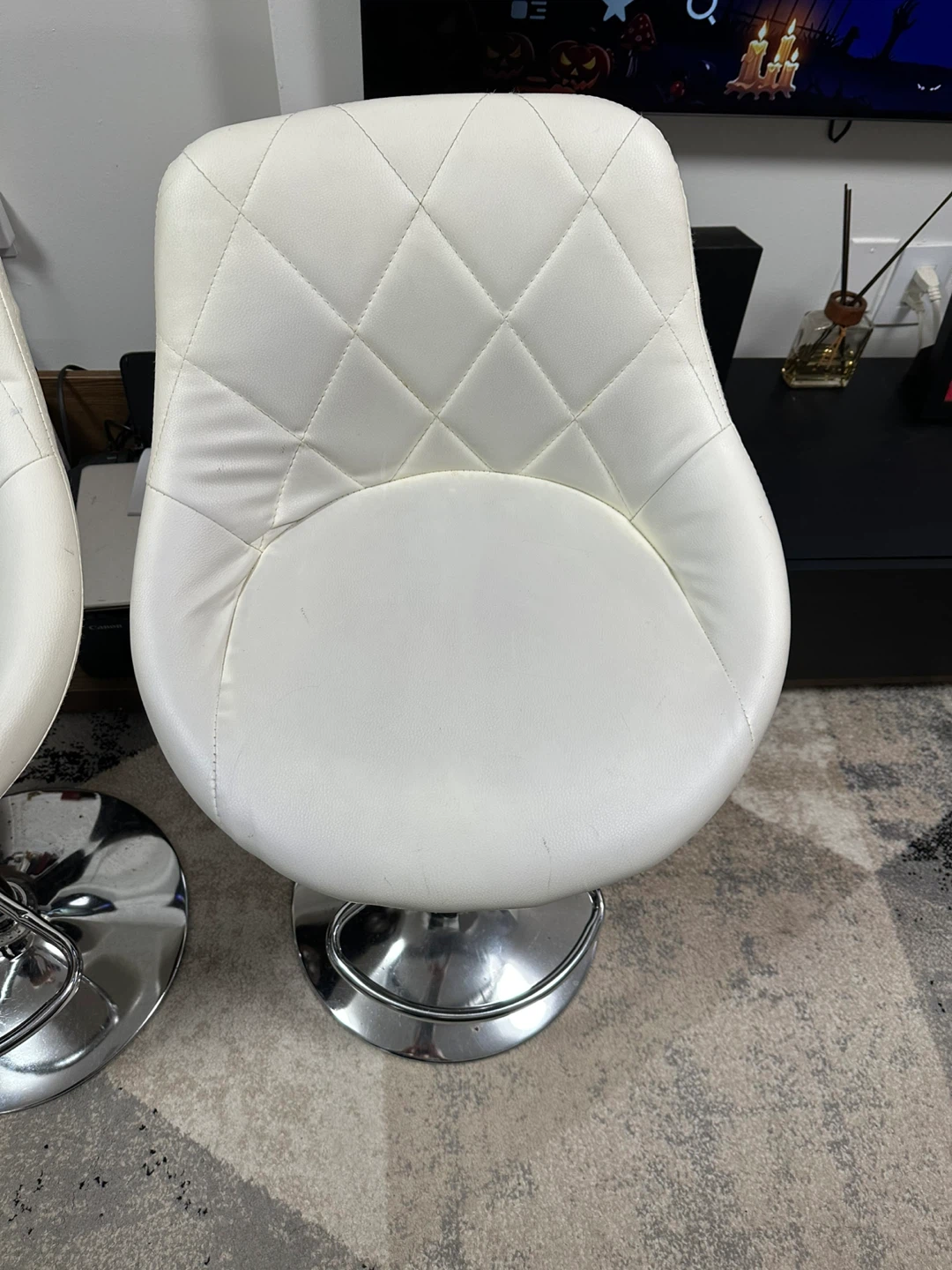 Set of Two White Tufted Bar Stools - photo 3