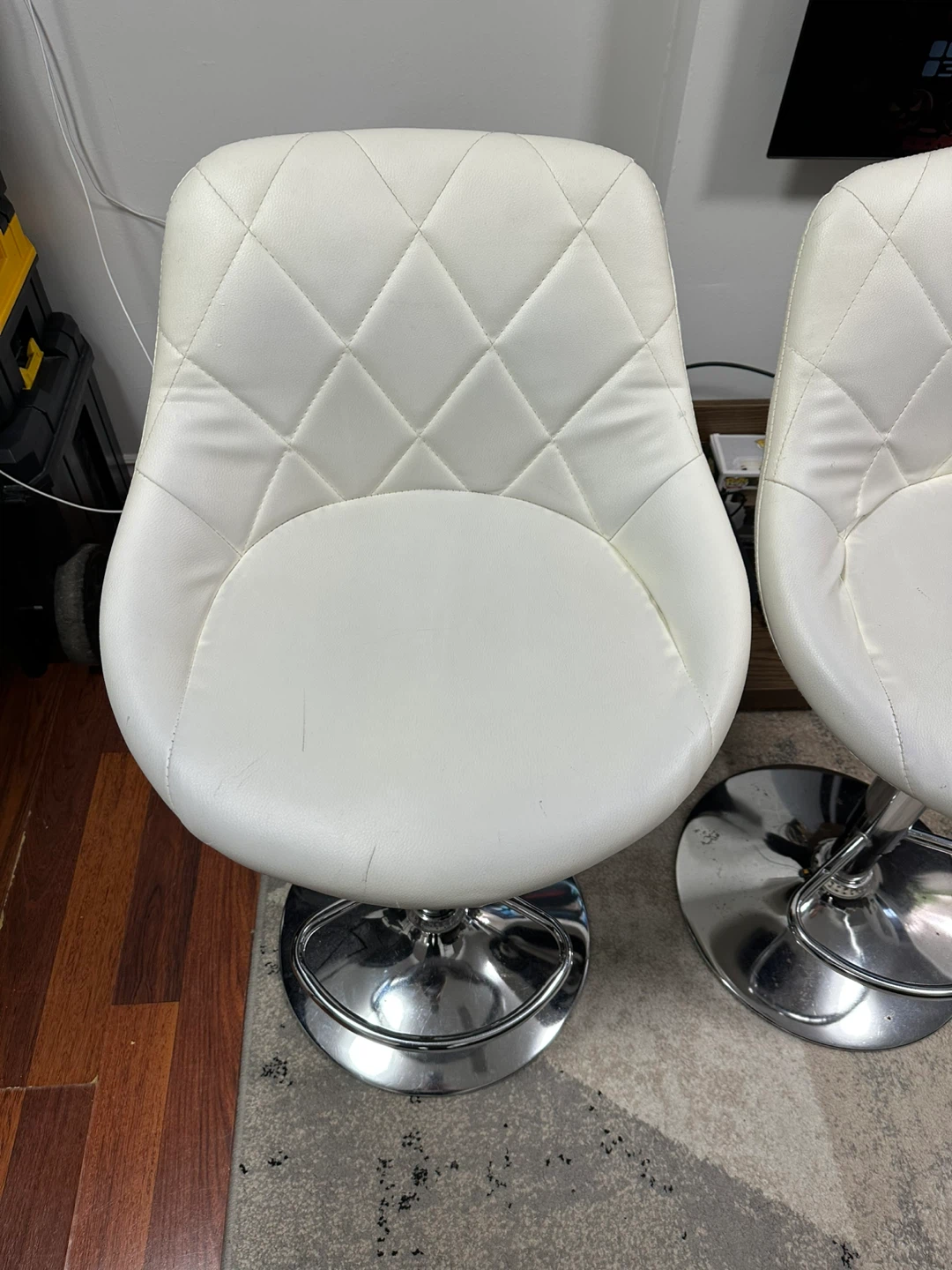 Set of Two White Tufted Bar Stools - photo 4