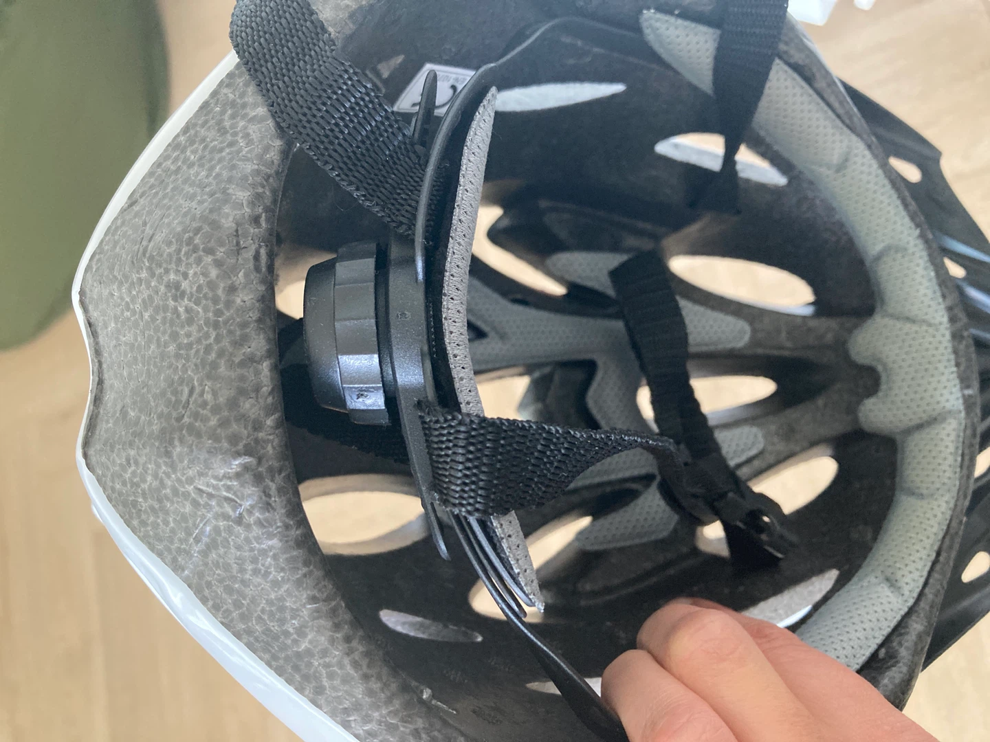 Adult bike helmet to give away - photo 2