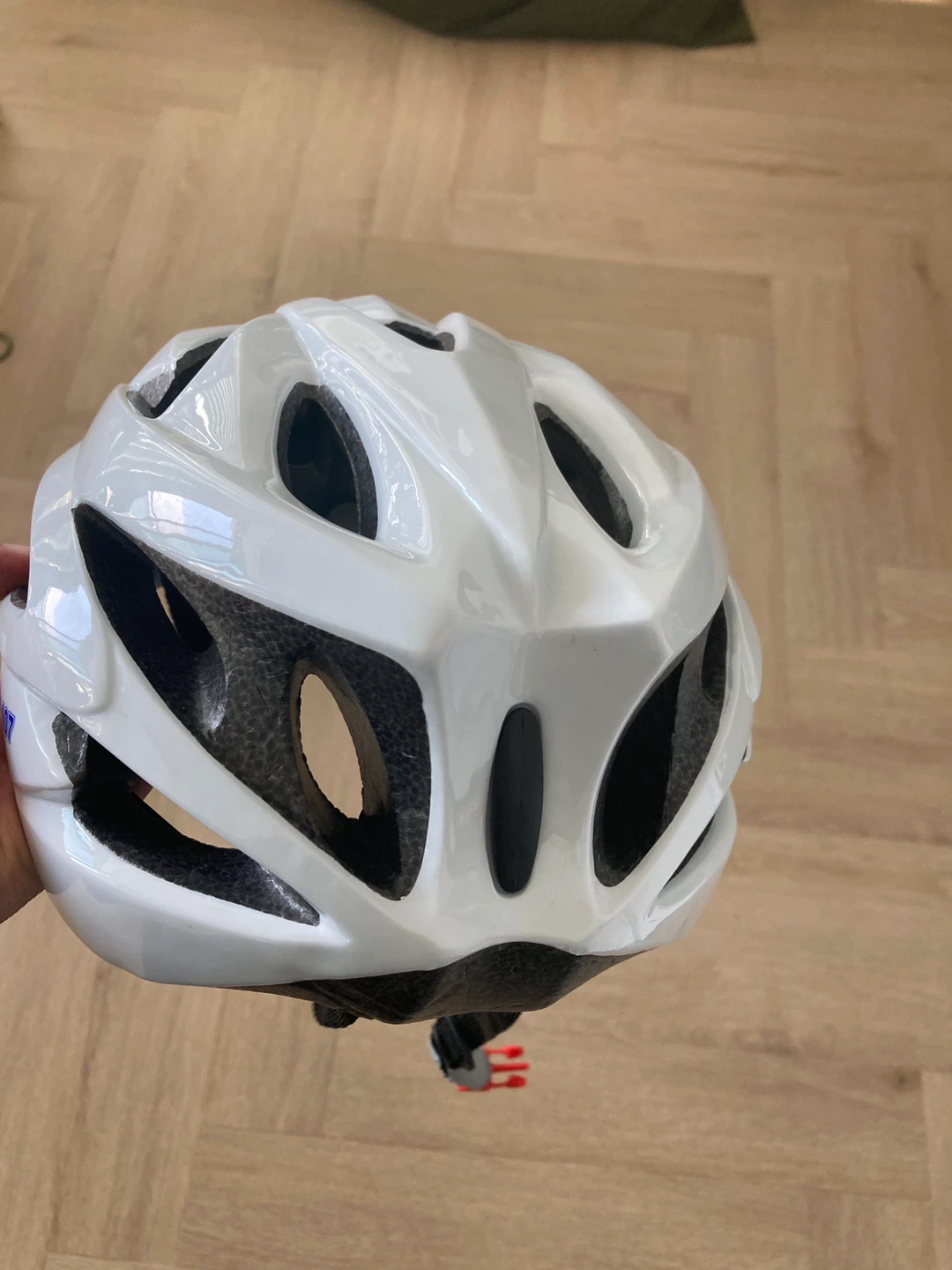 Adult bike helmet to give away - photo 3