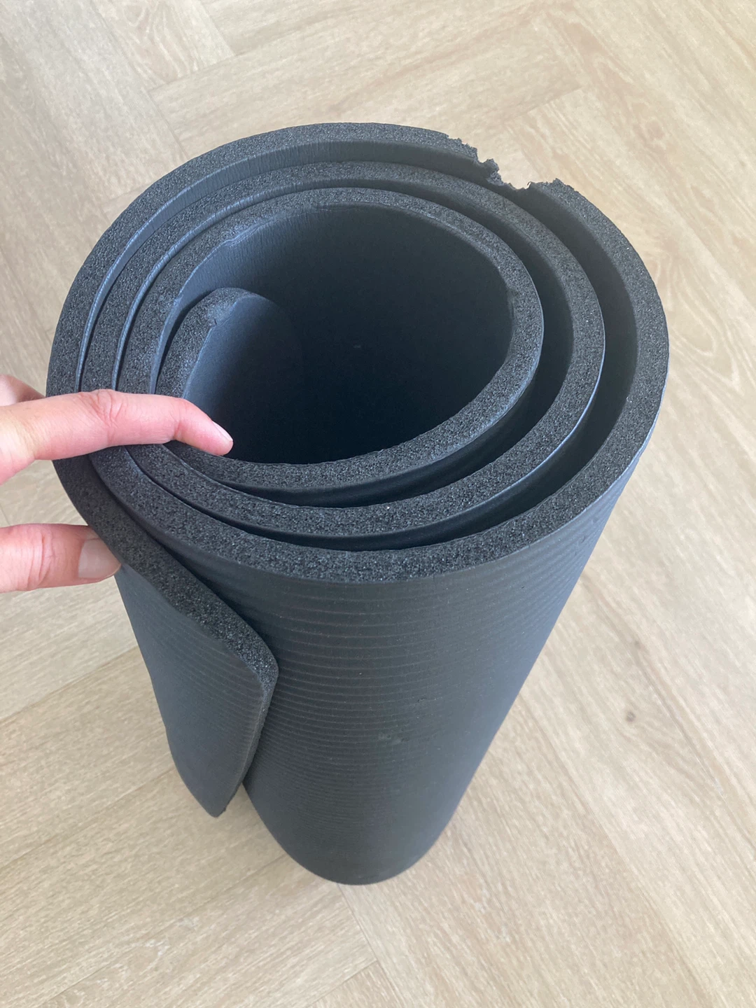 Amazon basics yoga mat to give away - photo 3