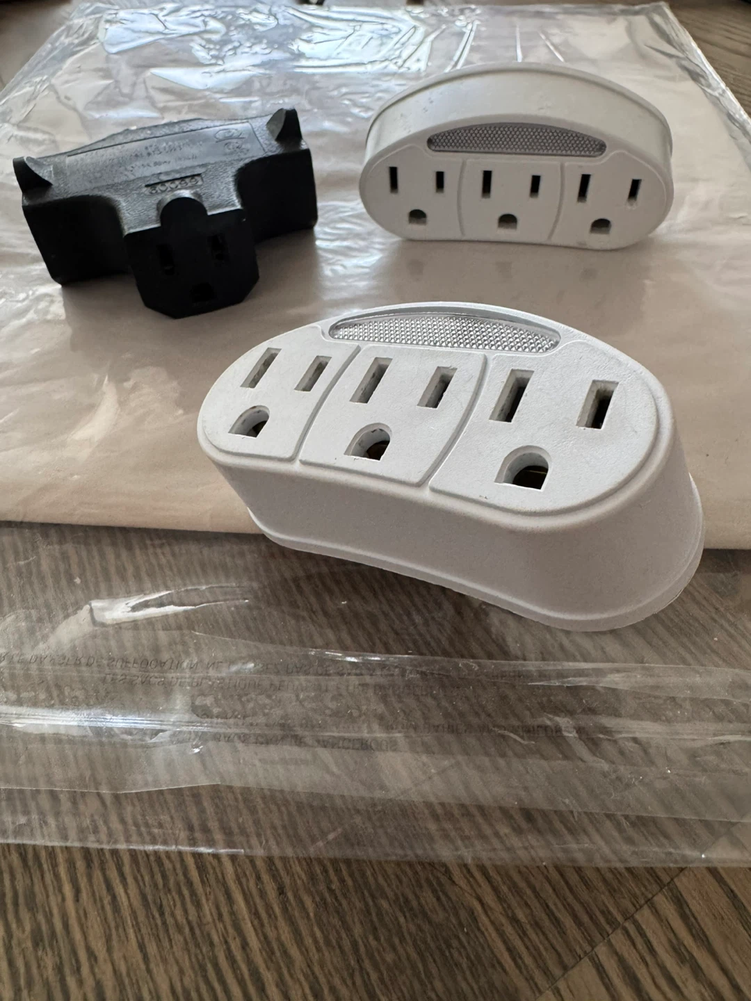3 Electrical Outlet extendable Adapters bundle - photo 2