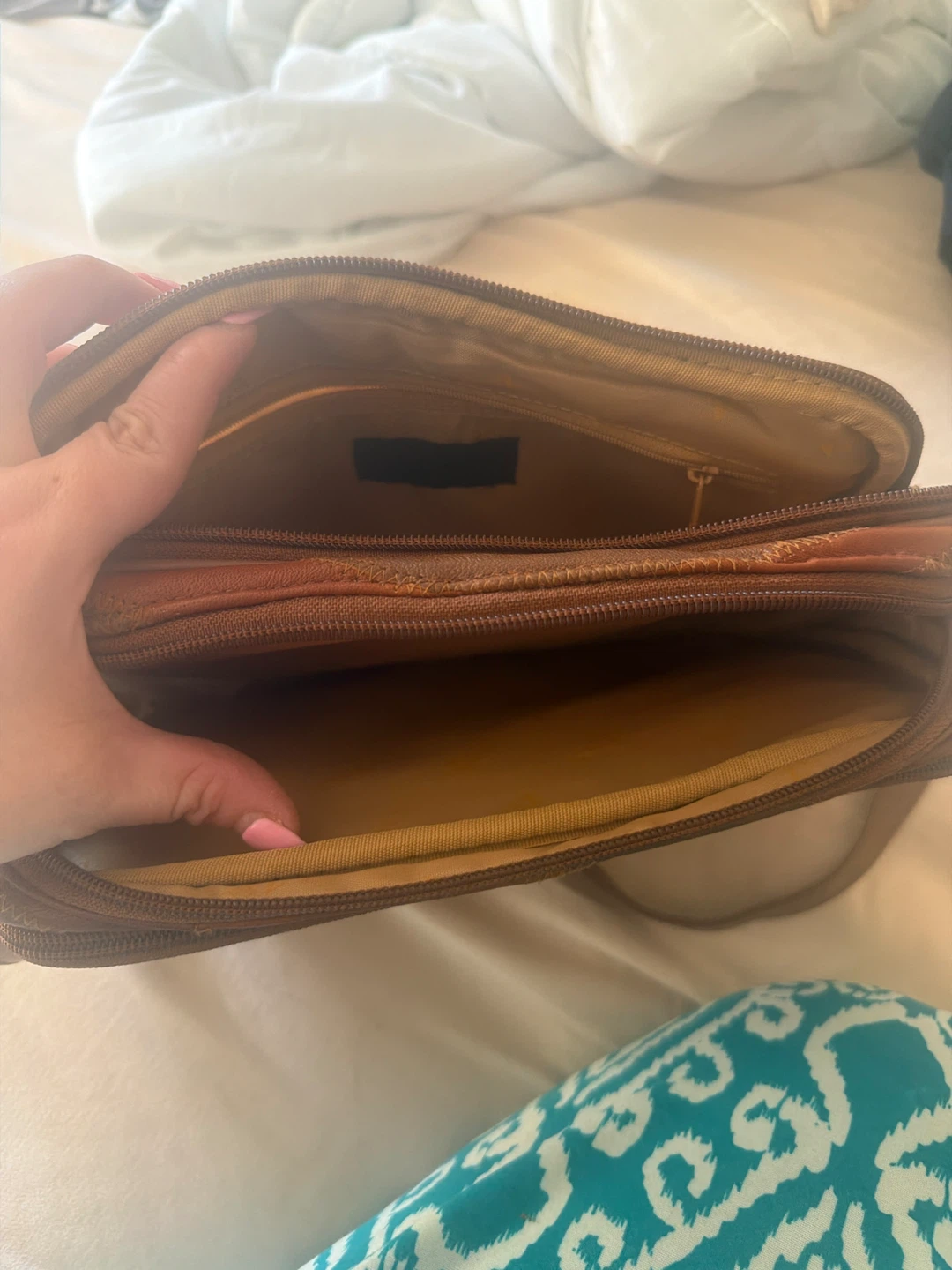 Vintage Multi-Tone Leather Crossbody Bag - photo 3