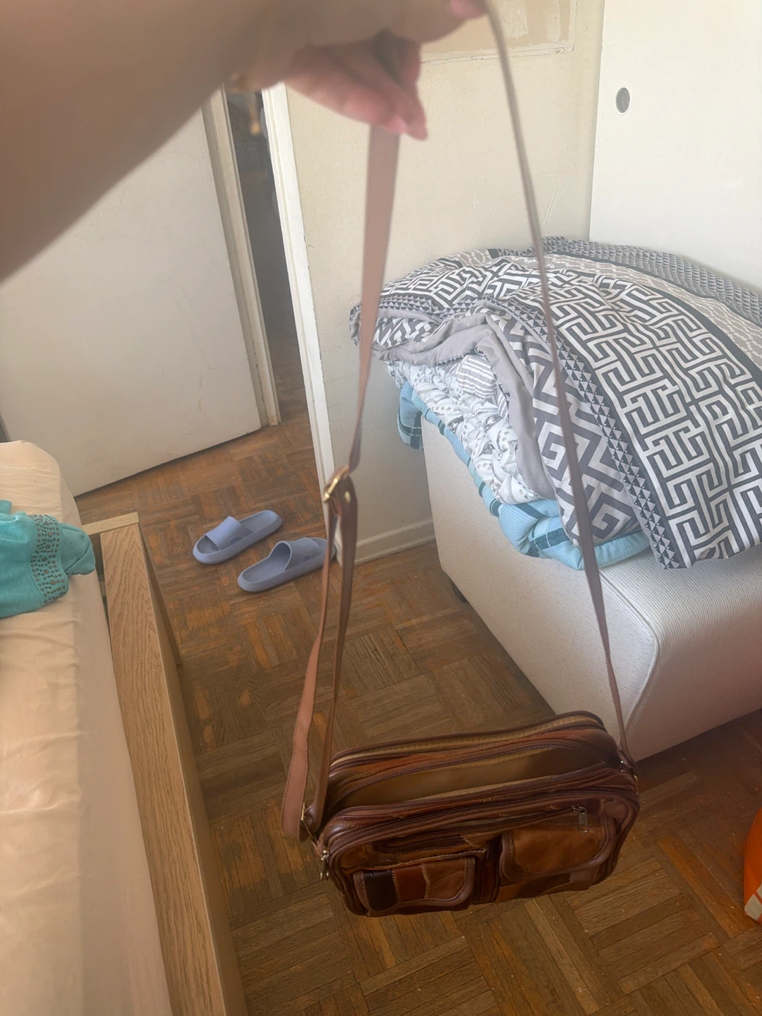 Vintage Multi-Tone Leather Crossbody Bag - photo 4