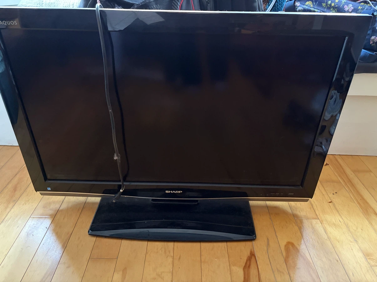 Sharp Aquos LC-37D62U 37-inch LCD TV