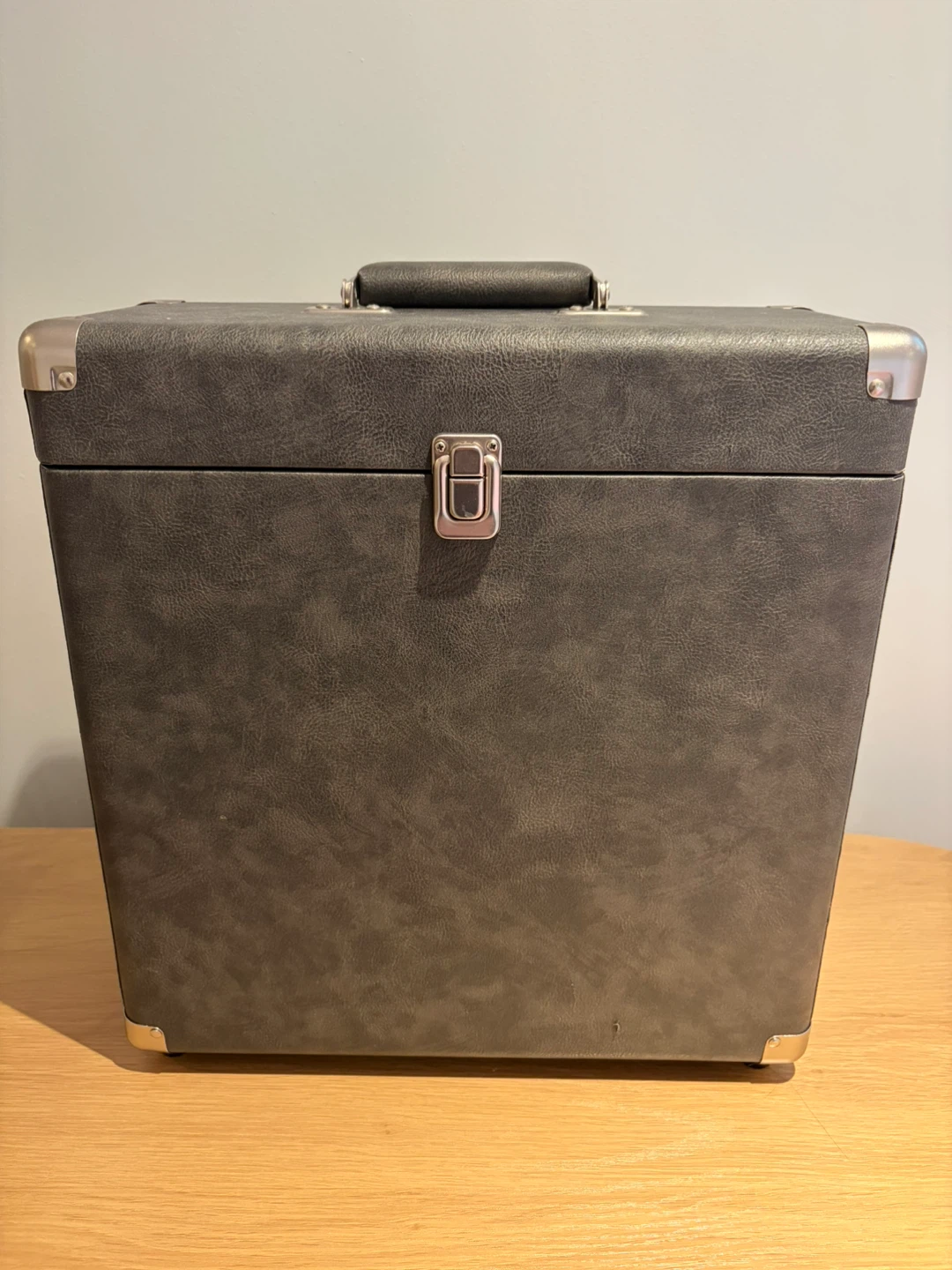 Free Victrola Vinyl Record Storage/Carrying Case - photo 2