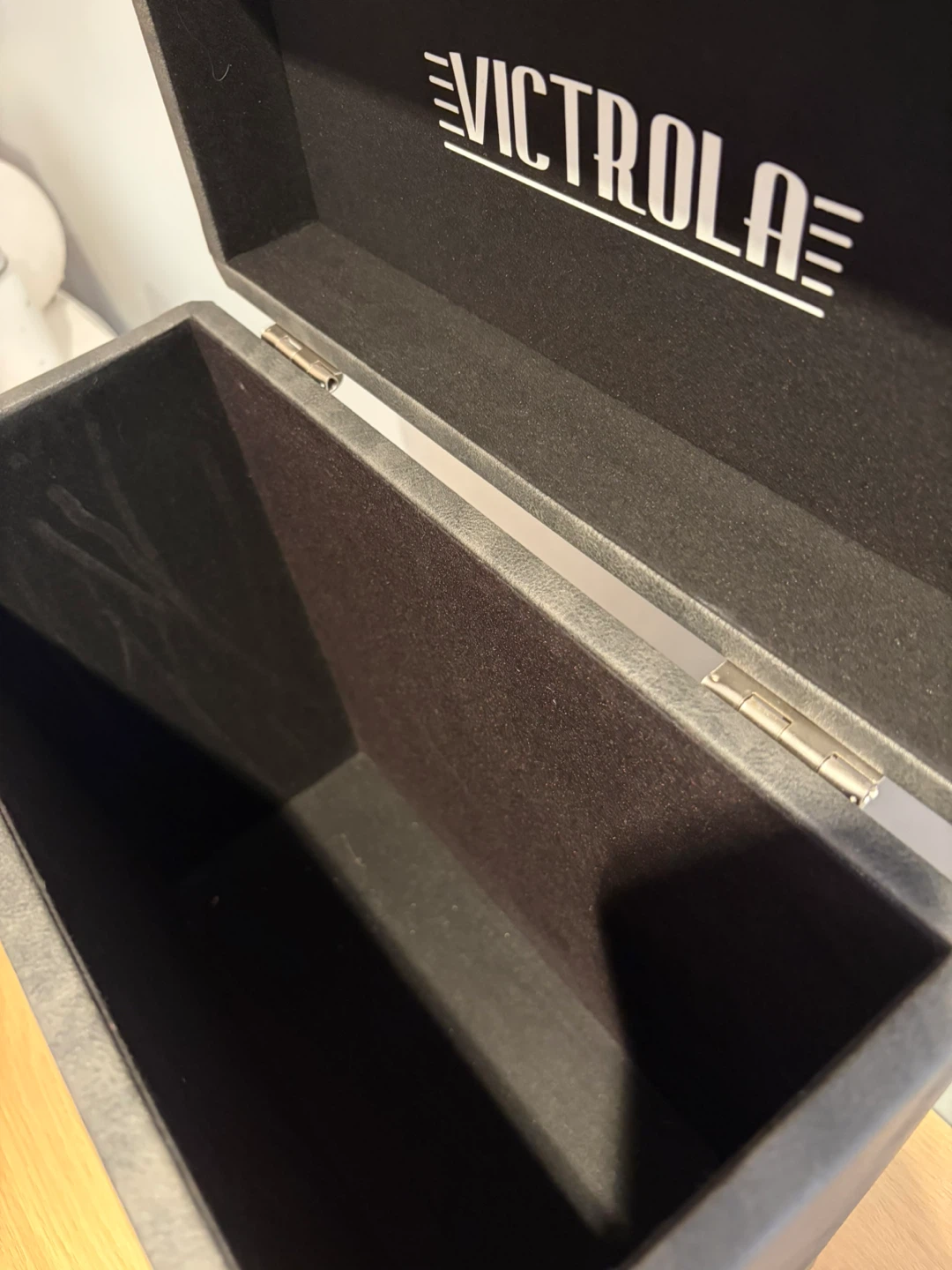 Free Victrola Vinyl Record Storage/Carrying Case - photo 3