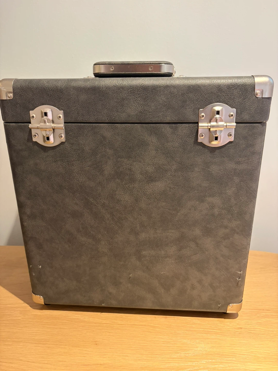Free Victrola Vinyl Record Storage/Carrying Case - photo 4