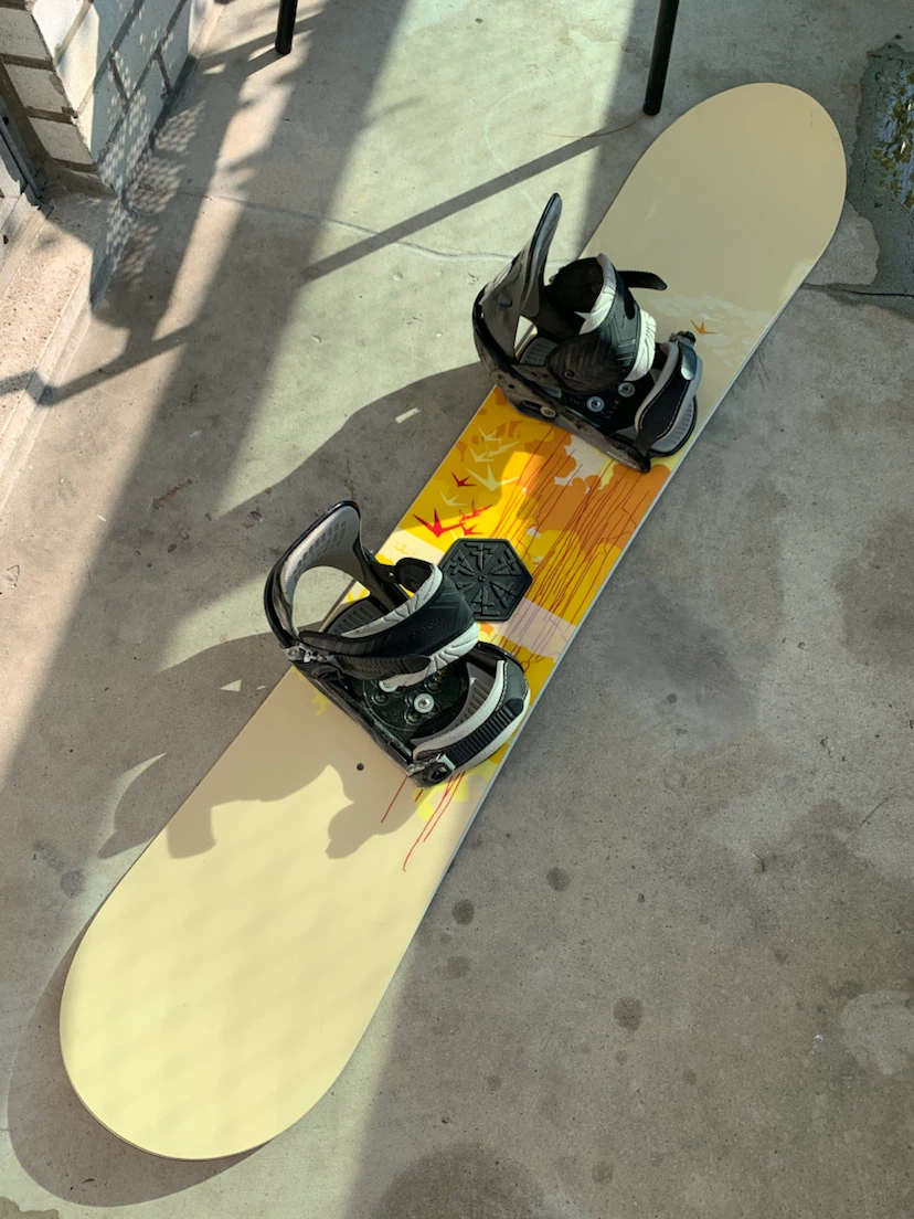Burton Feather Snowboard + Burton Freestyle Bindings
