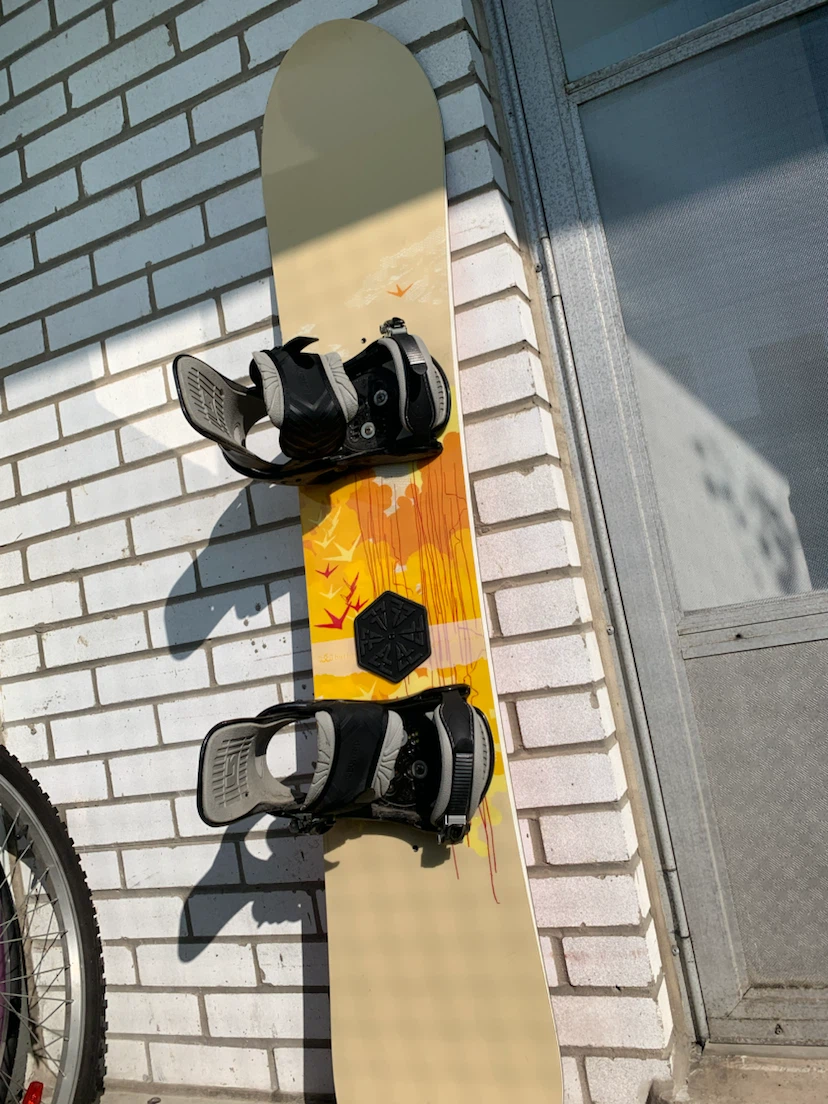 Burton Feather Snowboard + Burton Freestyle Bindings - photo 4