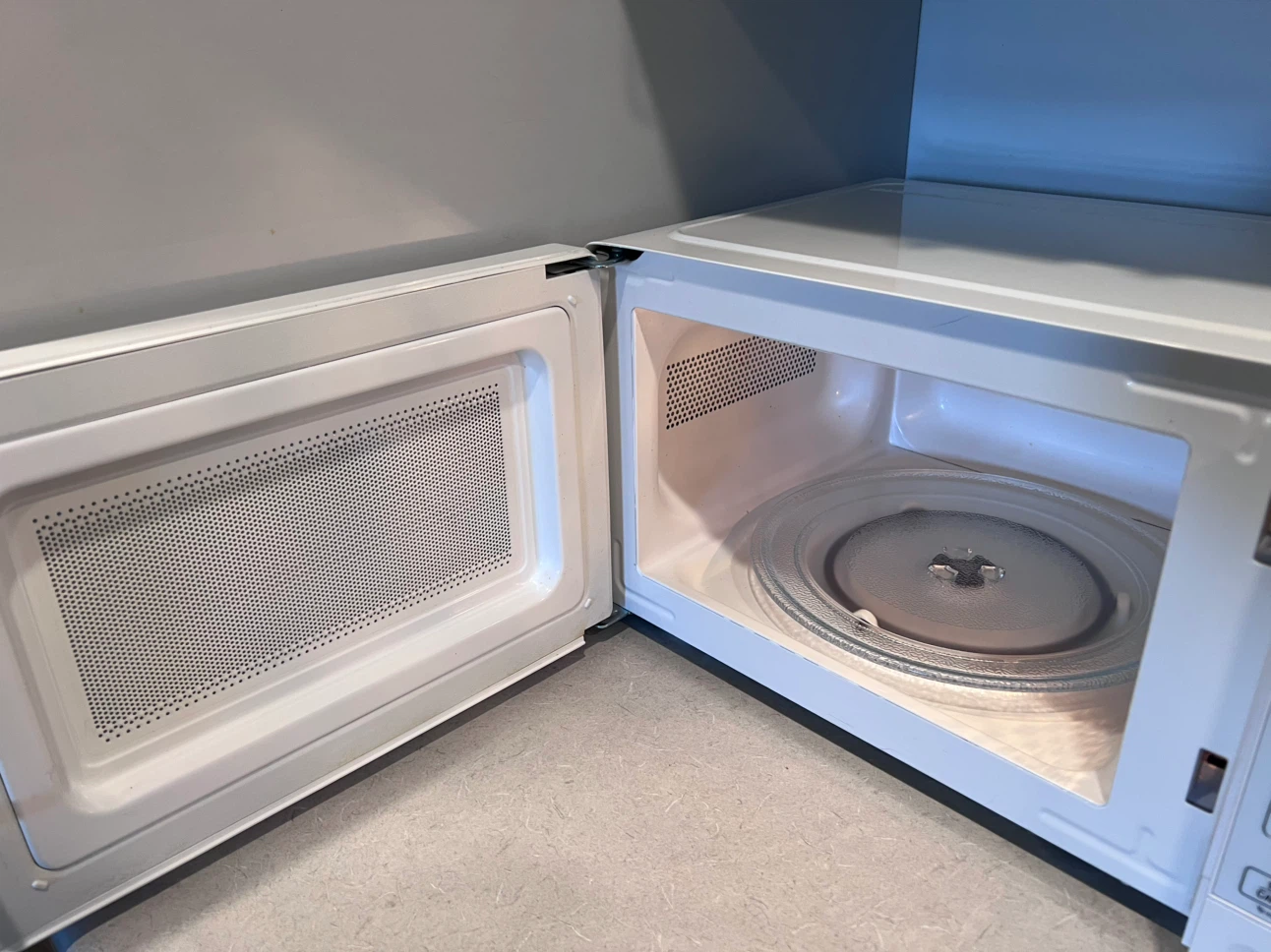 Compact Countertop Microwave by Hamilton Beach - photo 2
