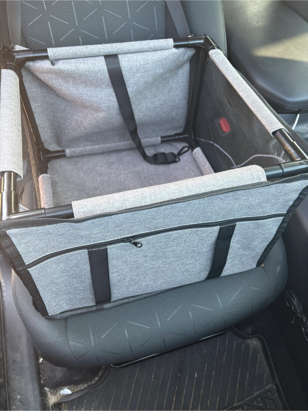 Pet Car Seat & Travel Carrier for Cats and Small Dogs – Grey - photo 4