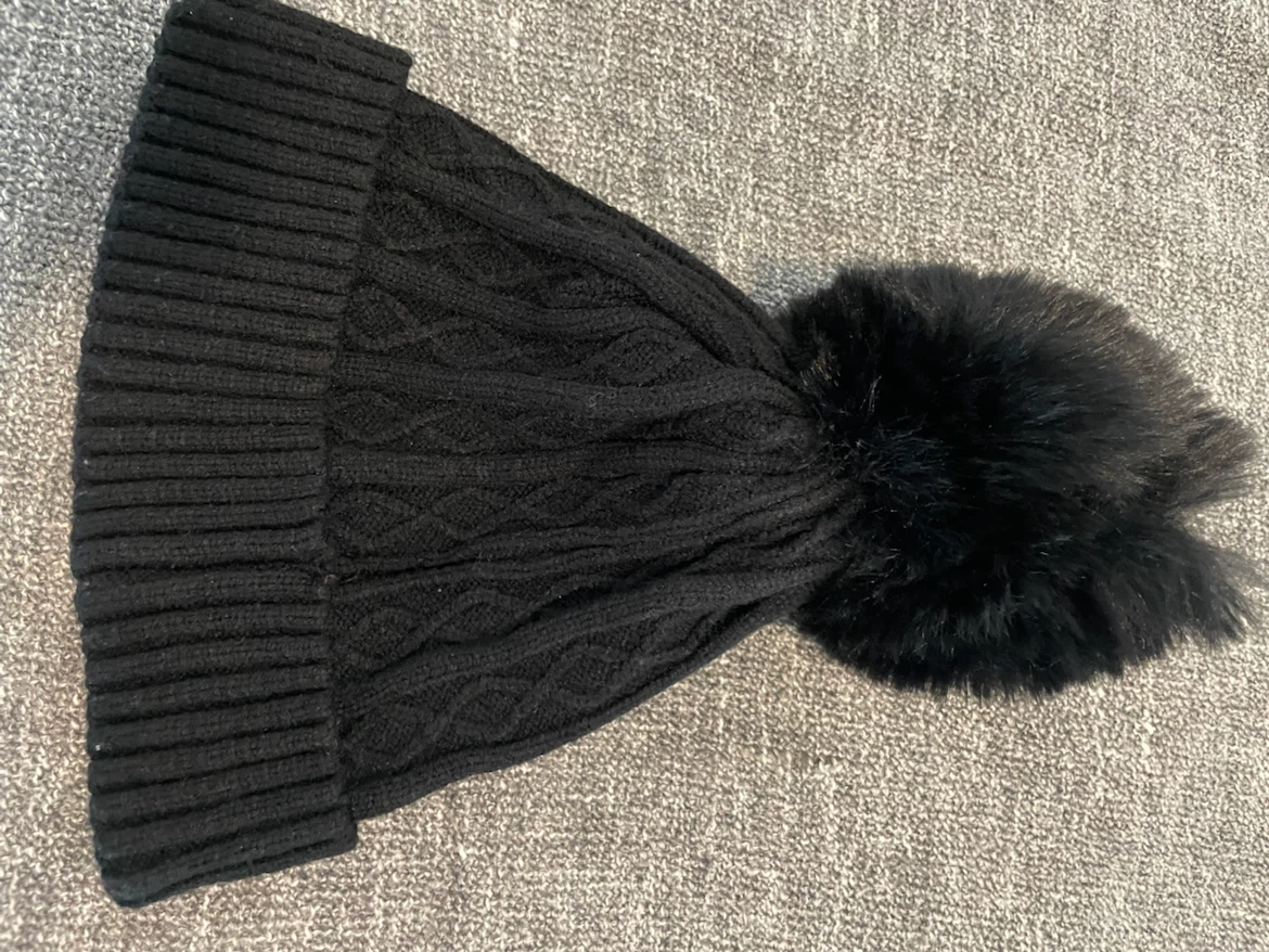 Vince Camuto Black Pom-Pom Beanie - photo 5