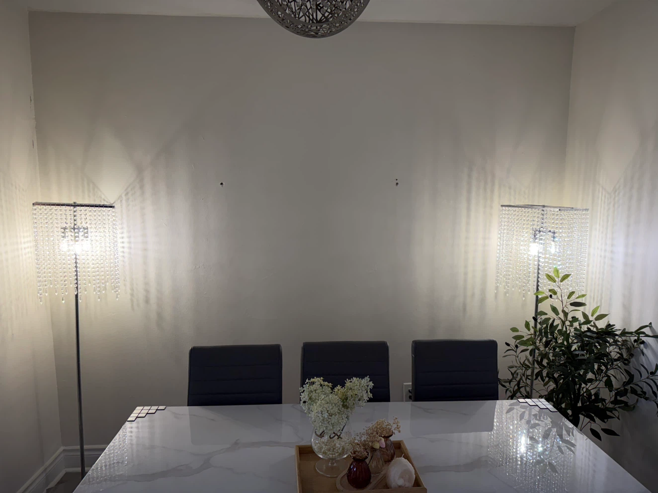 White Marble-Look Dining Table with Chrome Legs - photo 4