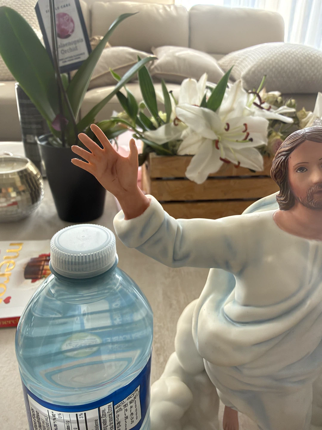 Religious Figurine of Jesus - photo 4
