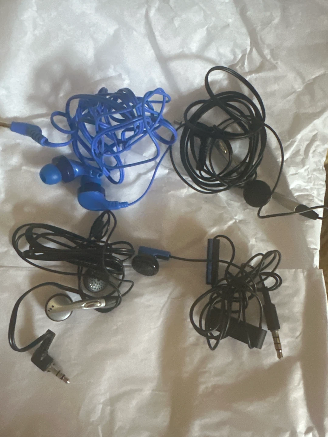 Lot of 4 Wired Earbuds