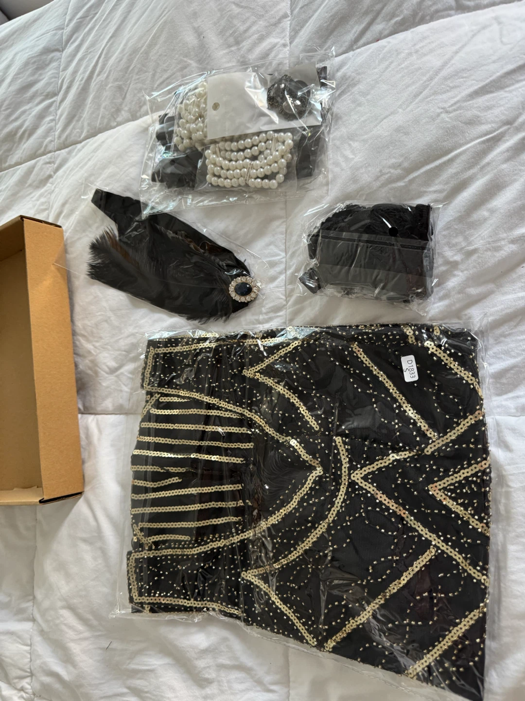 New Ladies Size Small 1920’s Flapper Dress with accessories - photo 4