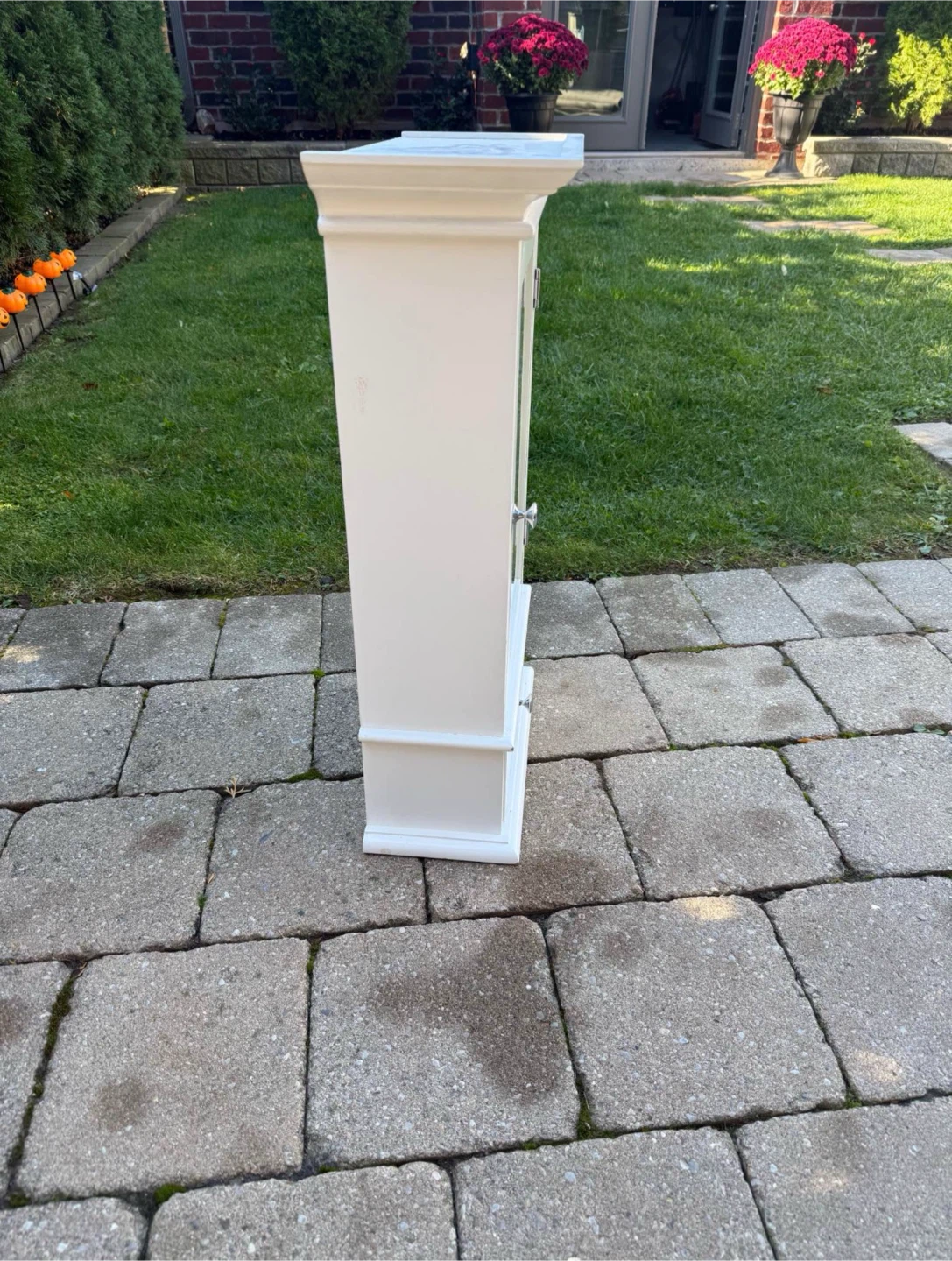 White Glass Door Cabinet with Drawer 16”x26” - photo 3