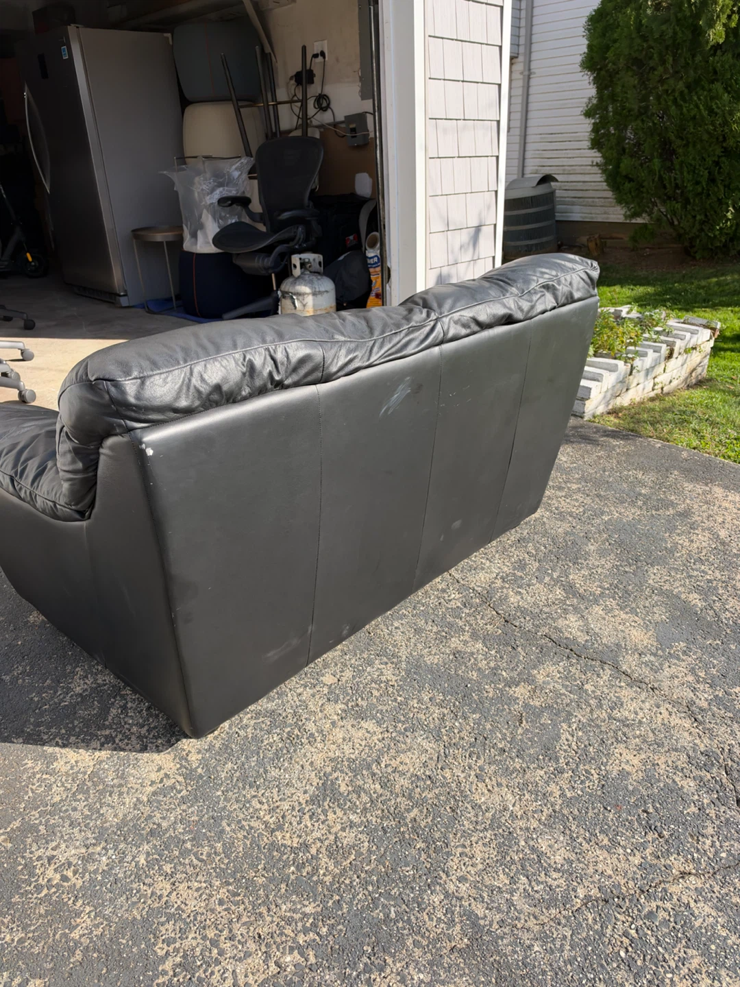 Italian leather loveseat - photo 4
