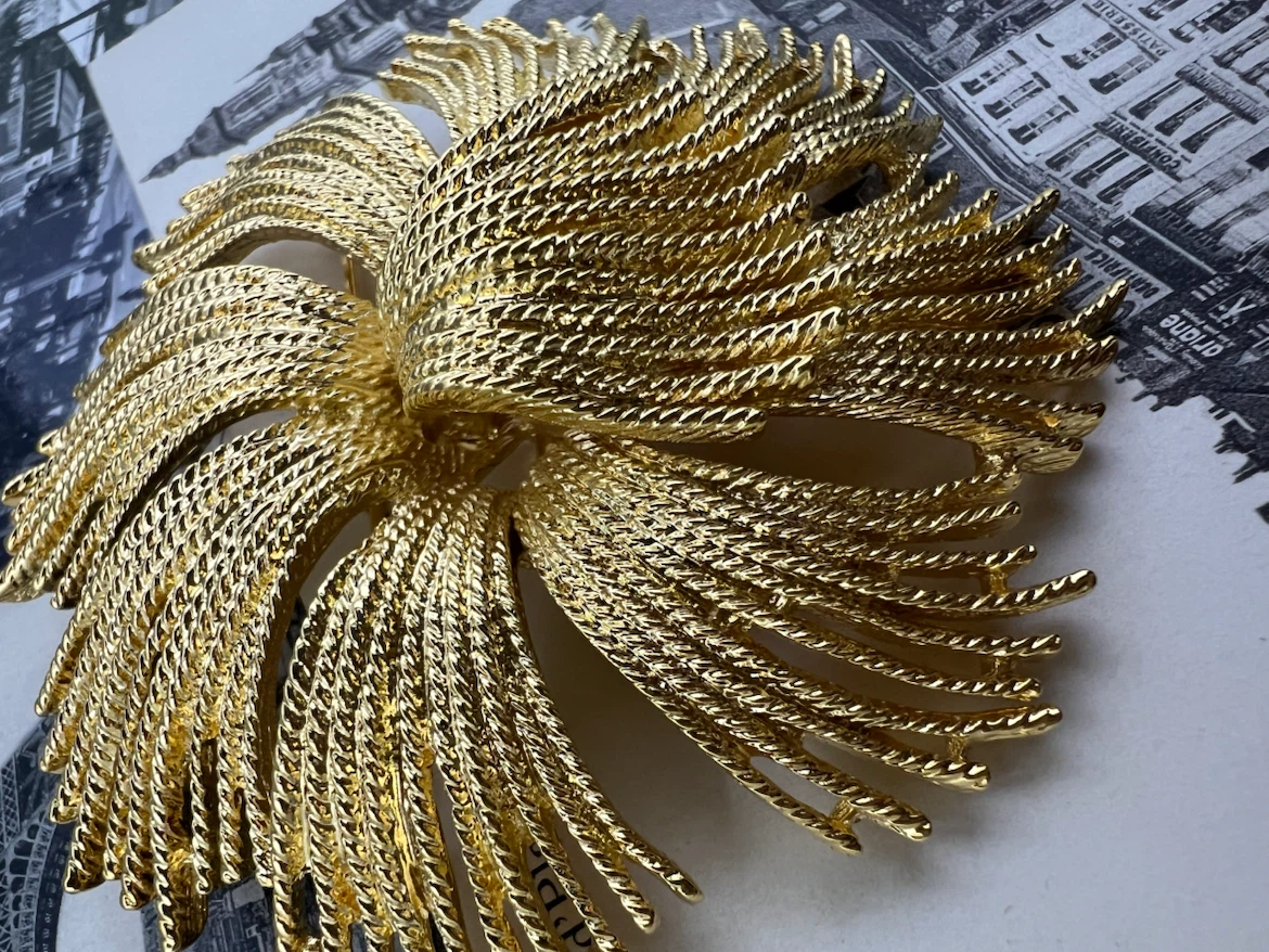 Vintage Monet "Cordelia" Sunburst Brooch - photo 4
