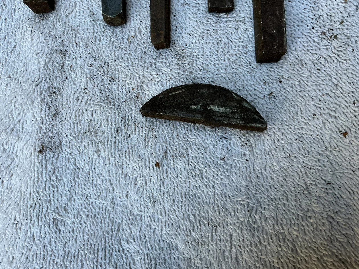 Assorted Metal Machine Keys and Woodruff Key - photo 2