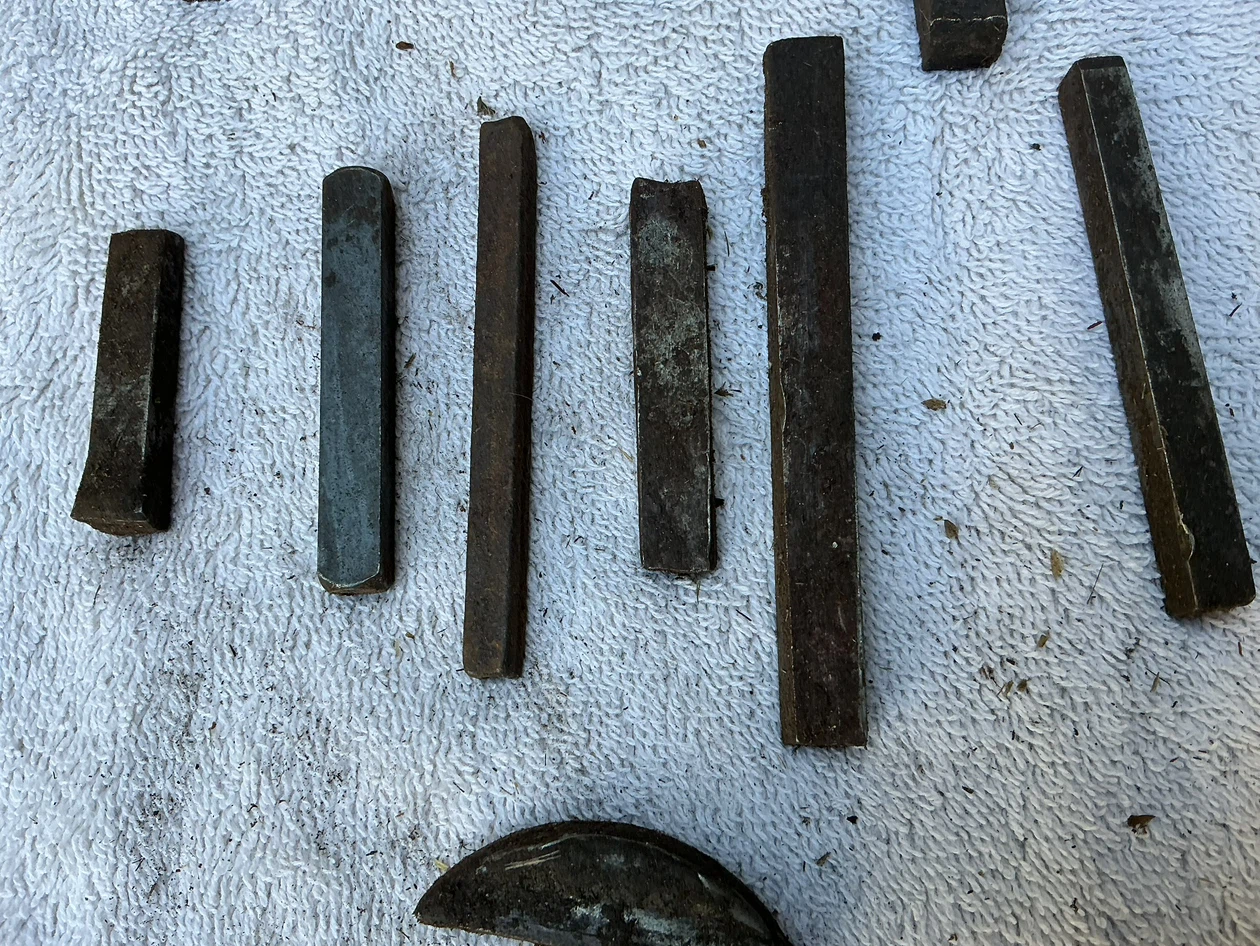 Assorted Metal Machine Keys and Woodruff Key - photo 3