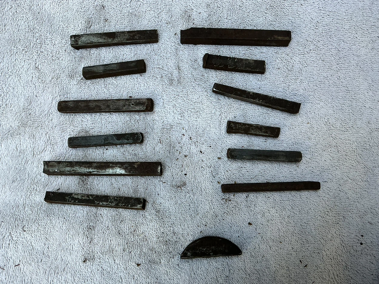 Assorted Metal Machine Keys and Woodruff Key - photo 5