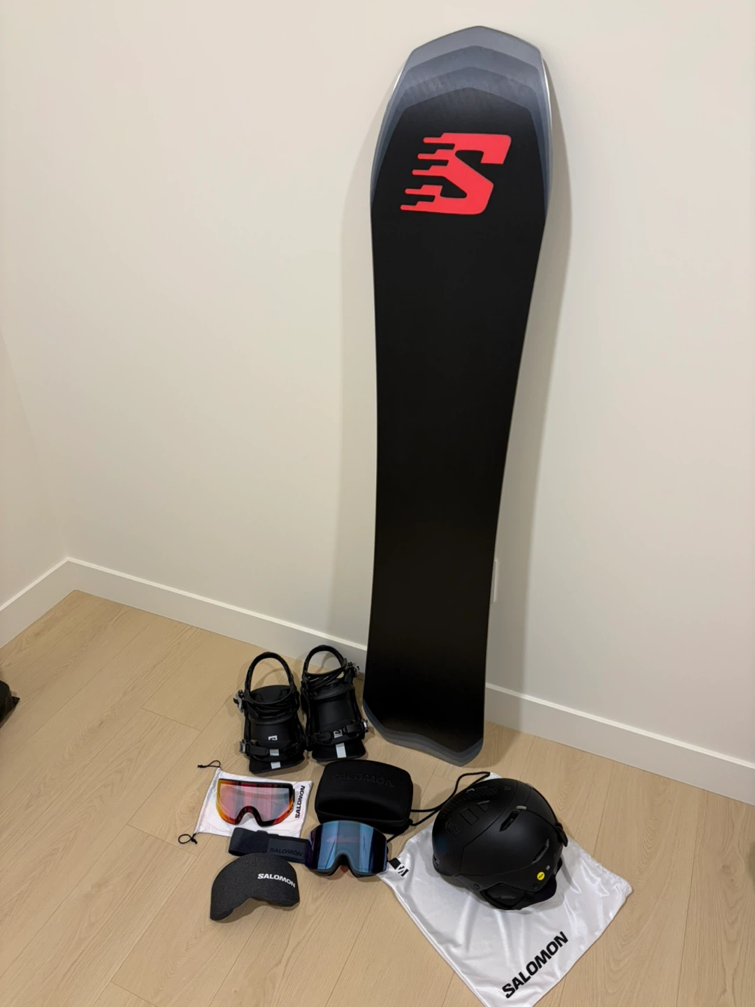 Salomon Snowboard Set with Bindings, Helmet, and Goggles - photo 4