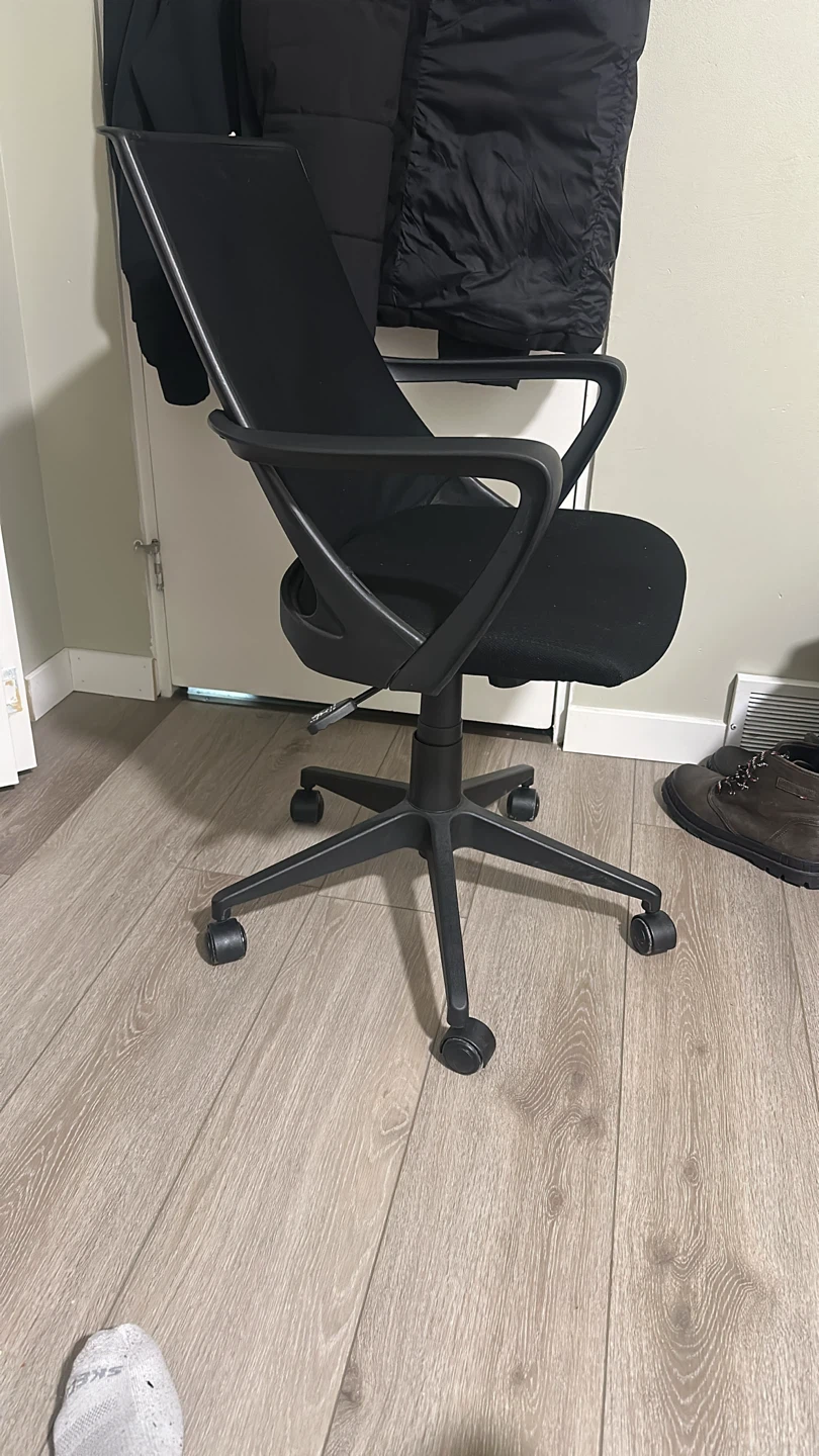 Black mesh office chair