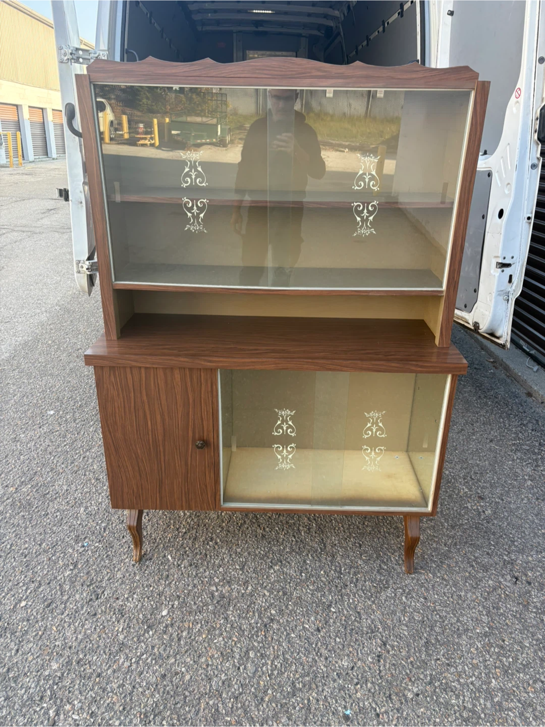 Free delivery used Vintage Mid-Century Style Glass Display Hutch - photo 2